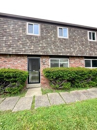 Building Photo - Well-Maintained 2 Bed, 1 Bath Townhome in Munhall - Central AC & Heat, Integral Garage - Availabl...
