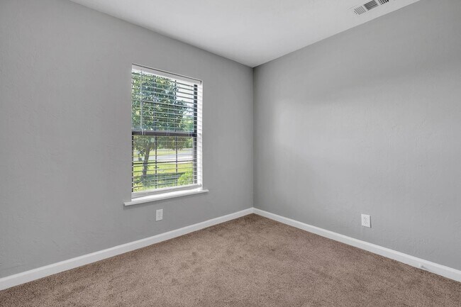 Building Photo - 27 Sierra Rd