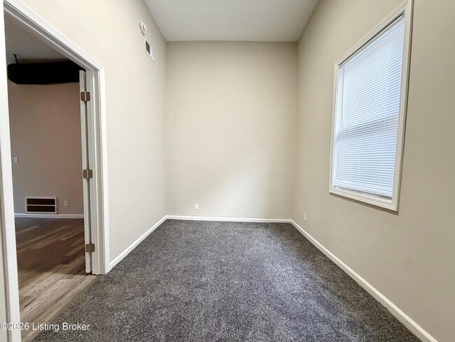 Building Photo - 1917 W Madison St