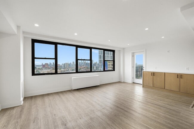 Building Photo - 201 St Pauls Ave