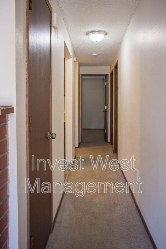 Building Photo - 408 NE 105th St