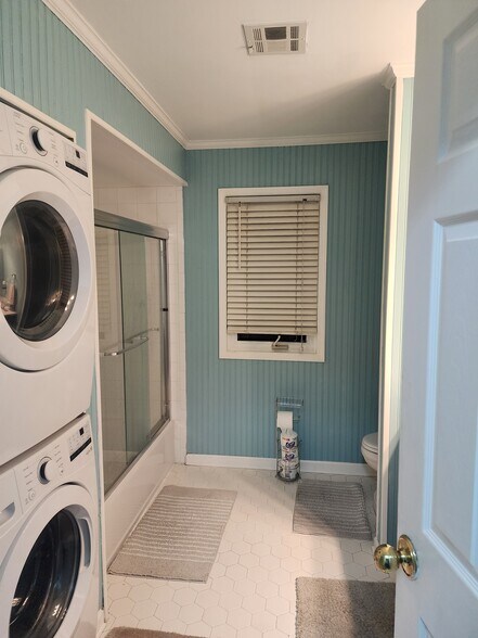 Building Photo - 1 Central Ave