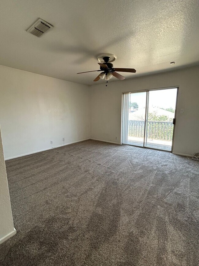 Building Photo - Two Story Townhouse in Esmond Estates