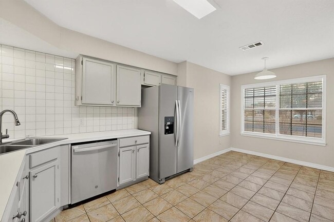 Building Photo - 5300 Honey Dew Terrace