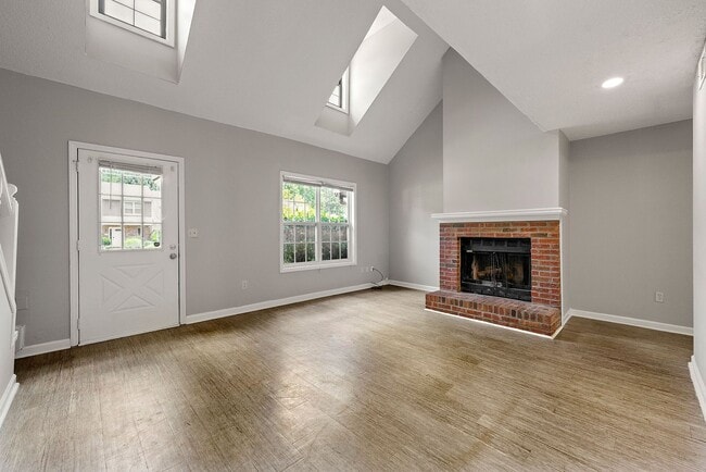 Building Photo - Renovated Modern 2BR Townhome in Prime Kennesaw Location