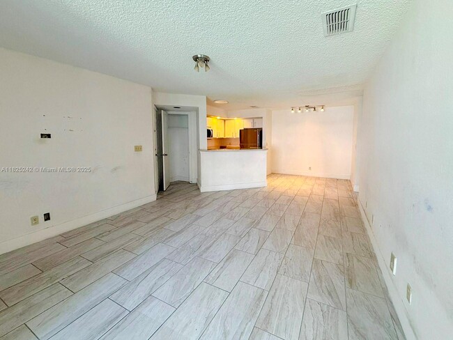 Building Photo - 3440 Pinewalk Dr N