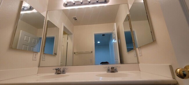 Building Photo - 1262 Garrett Way