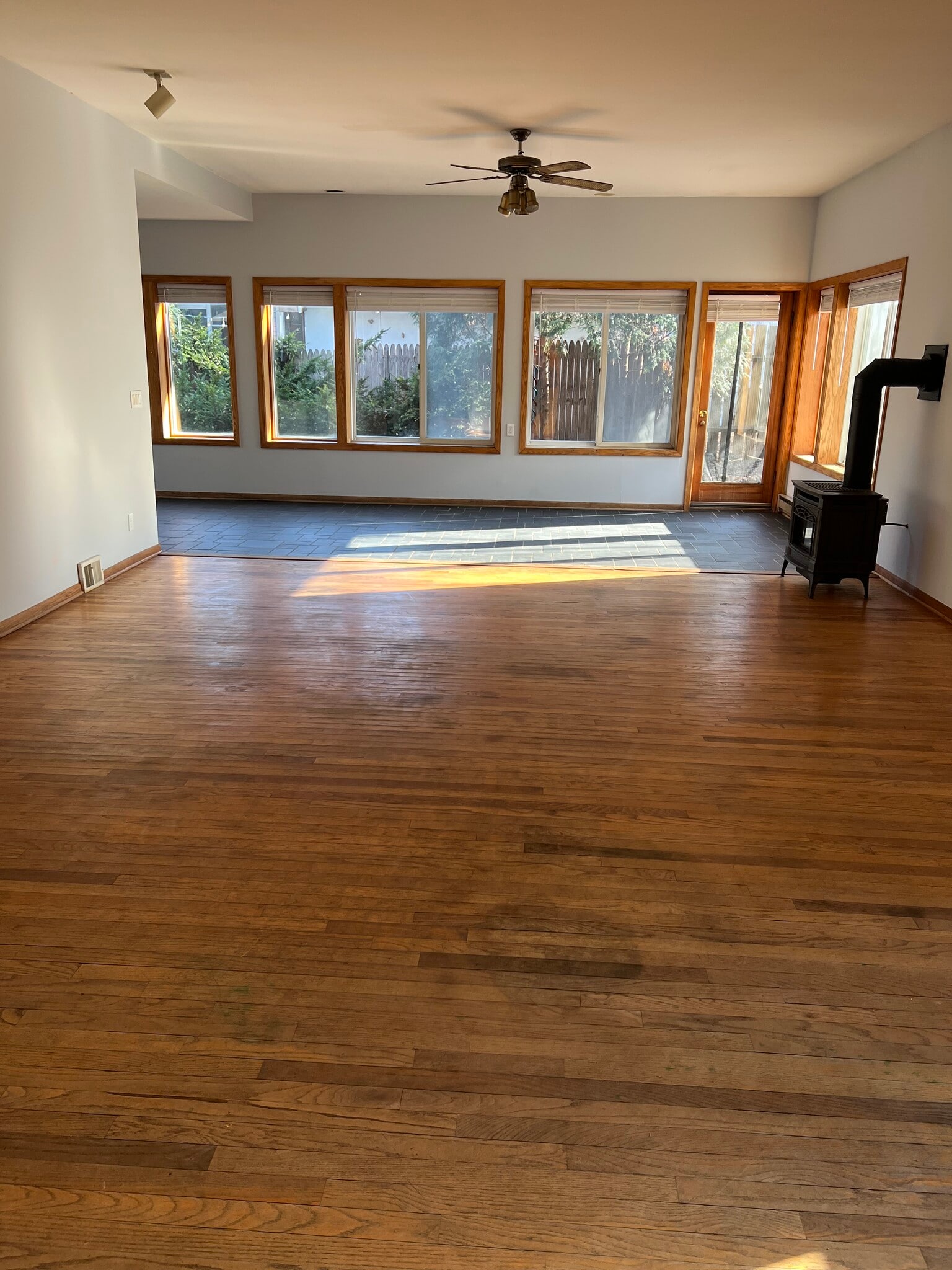 Building Photo - 114 Bedford St SE