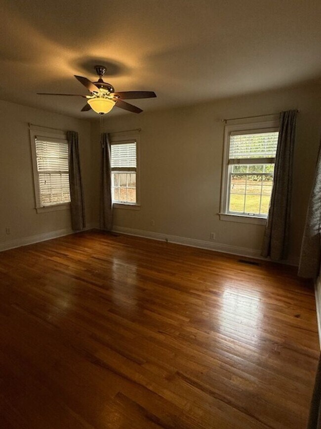 Building Photo - Commercial or Residential