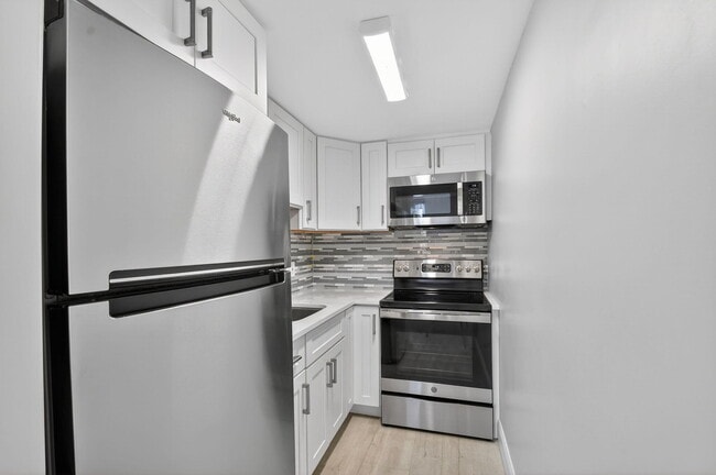 Building Photo - 15 S Golfview Rd