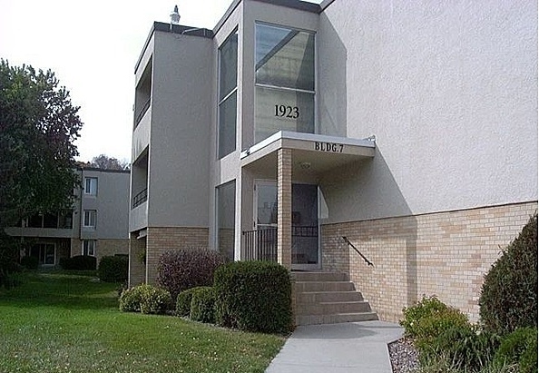 Front of Building - 1923 Viking Dr NW