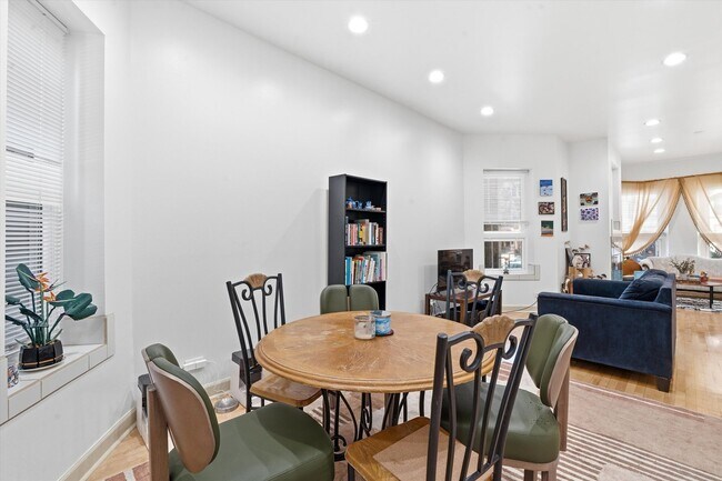 Building Photo - 5739 N Winthrop Ave