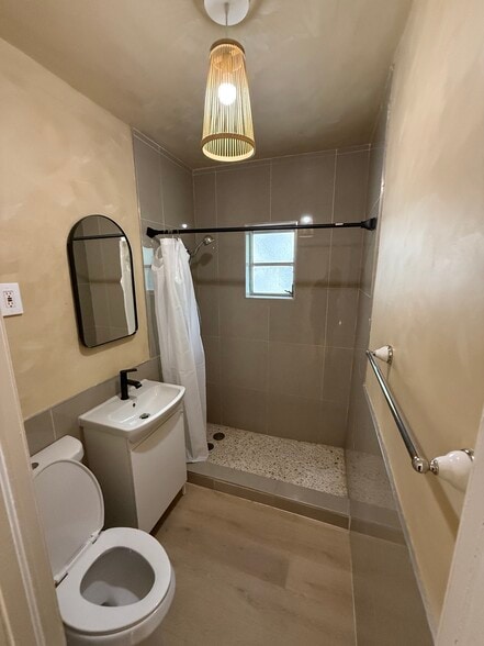 bathroom - 1431 NW 26th St