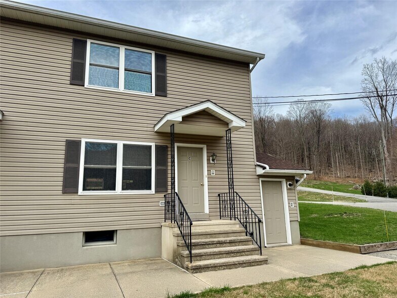 Primary Photo - 34 Miller Hill Rd