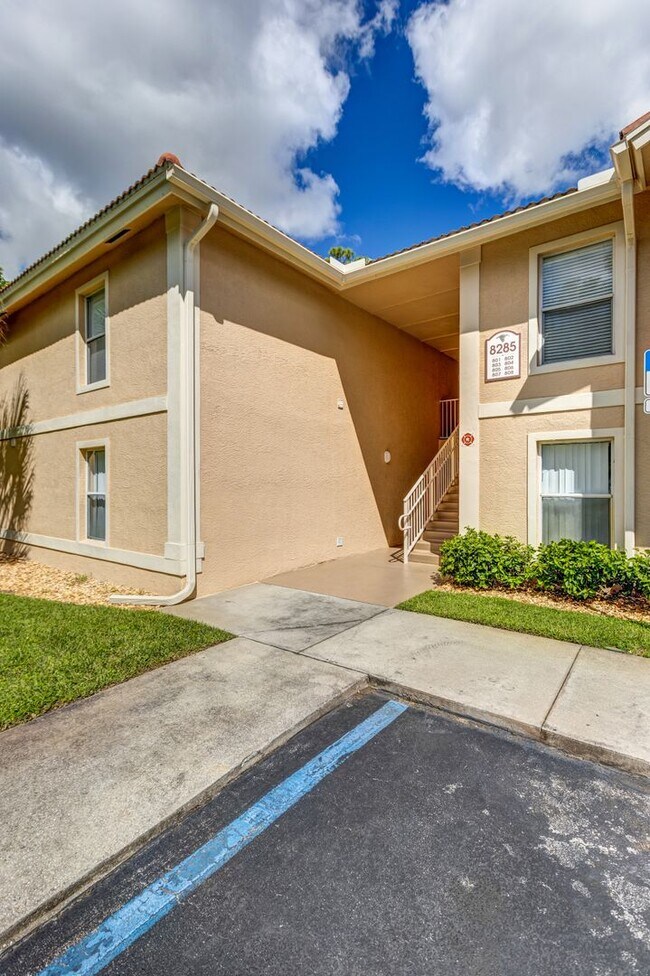 Building Photo - ** IBIS CLUB ** 3 BED / 2 BATH - CONDO - GATED COMMUNITY - SMALL PET OK! - ANNUAL RENTAL