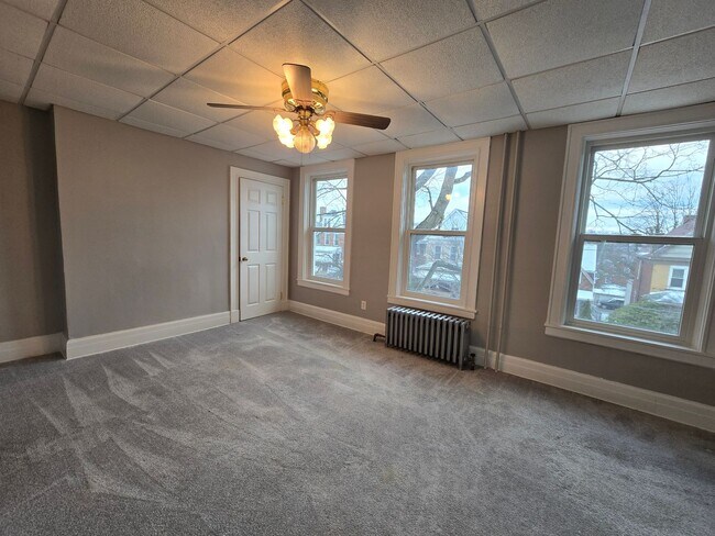 Building Photo - Beautiful Home Available NOW! - Penn Trafford SD