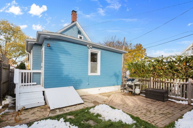 Building Photo - 331 Granby Rd