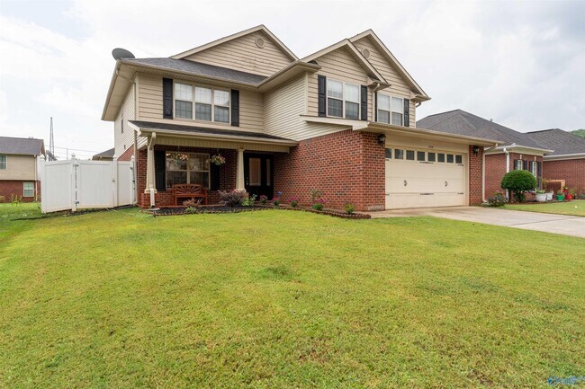 Building Photo - 2524 Oak Pl Dr SE
