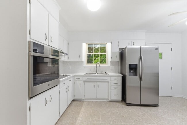 Building Photo - Crieve Hall Duplex