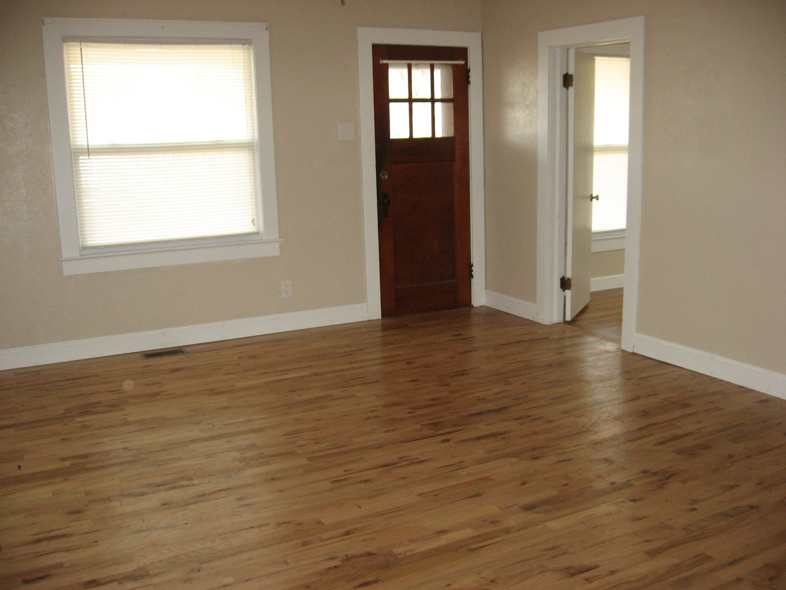 Living Room - 604 W 3rd Ave