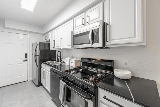 Primary Photo - 210 Emerson St