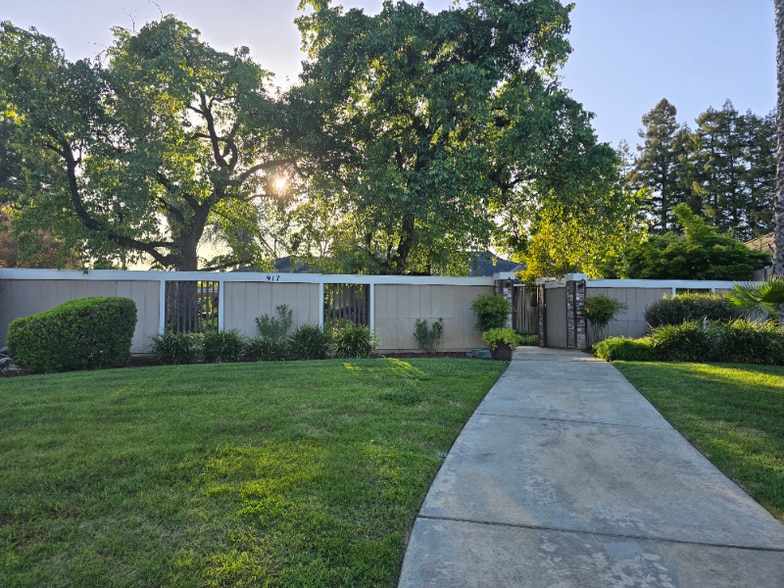 Building Photo - 917 Scenic Ct