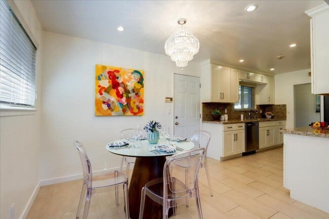 Building Photo - 4 Bedroom Home in Strawberry Park Stunner