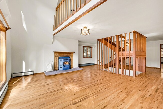 Building Photo - 28195 Cragmont Dr