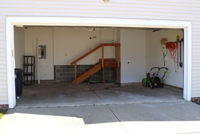 Building Photo - 4391 Archer Rd