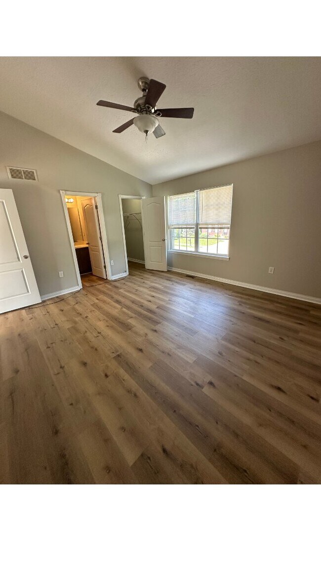 Building Photo - 6536 Oak Crest Dr