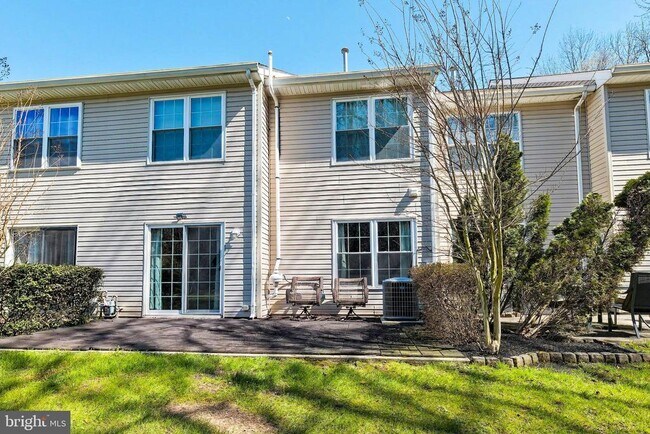 Building Photo - 775 Quail Pl