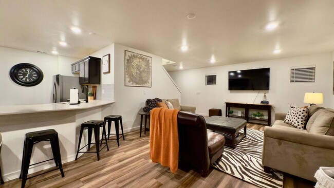 Building Photo - 5 Bedroom / 3 Bath Home with Fully Fenced ...