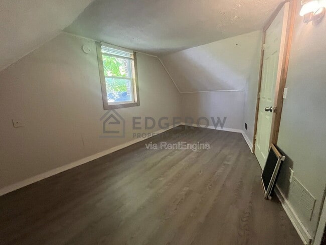 Building Photo - 1009 Quarry Ave NW