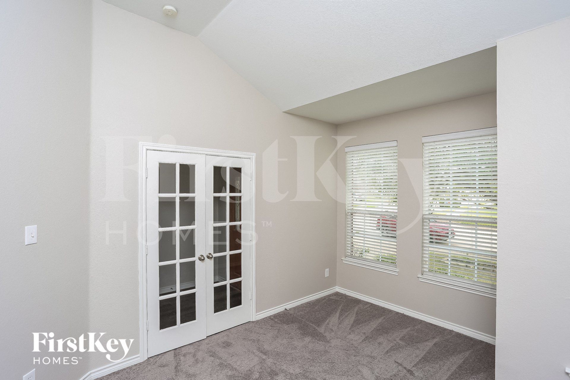 Building Photo - 905 Sheryn Dr