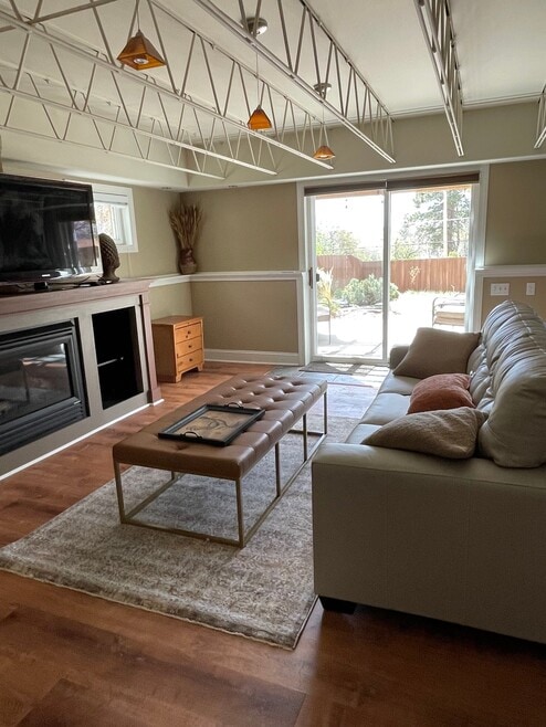 Building Photo - 421 Senter Dr