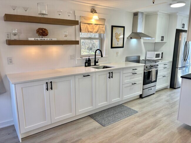 Building Photo - 11 Mohawk Trail