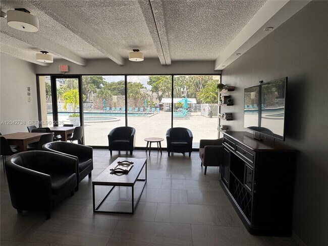 Building Photo - 20200 W Country Club Dr