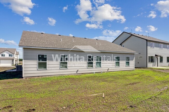 Building Photo - Brand new duplex
