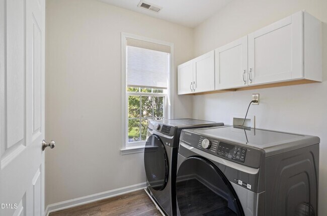 Building Photo - 930 Pristine Ln