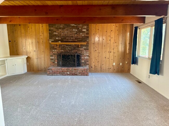 Building Photo - 28762 Cedar Dr