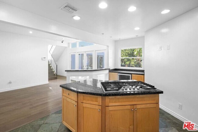 Building Photo - 10453 Holman Ave