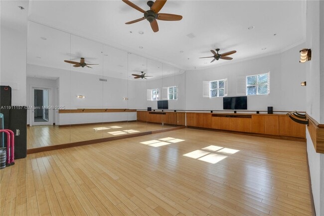 Building Photo - 3235 NE 184th St