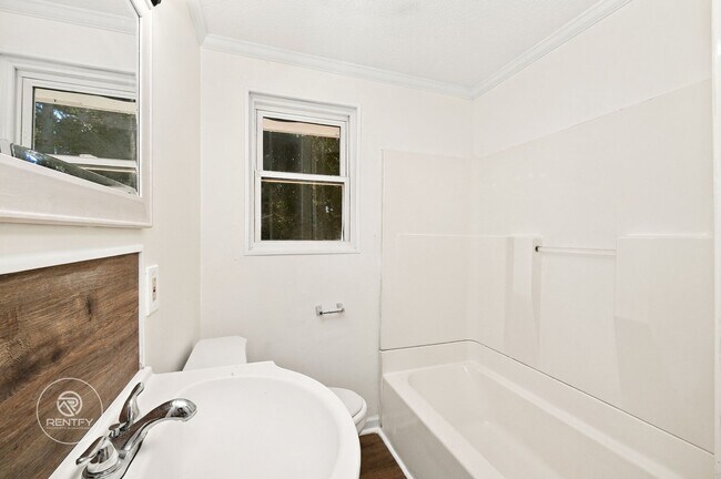 Building Photo - 2106 East Greenbriar-