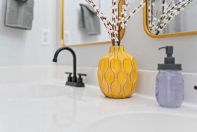 Building Photo - 313 Sweet Leaf Ln