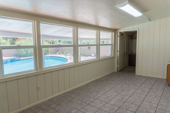 Building Photo - Spacious 3-Bedroom, 4-Bath Vintage Home wi...