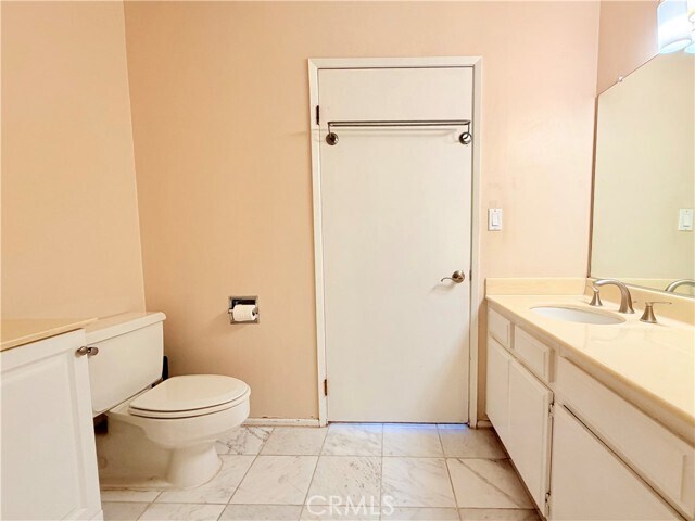 Building Photo - 600 W 9th St