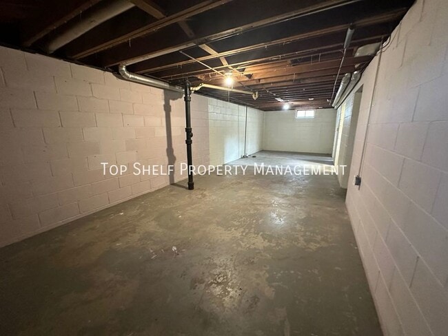 Building Photo - 928 19th St