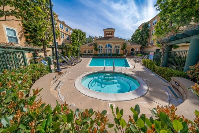 Building Photo - Beautiful & Spacious 3bd Condo With Great ...