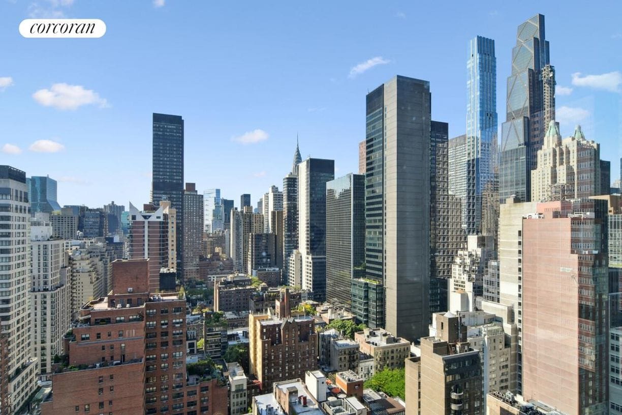 Building Photo - 250 E 53rd St