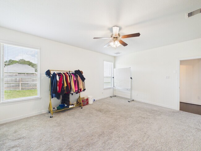 Building Photo - 24711 Miltonwood St
